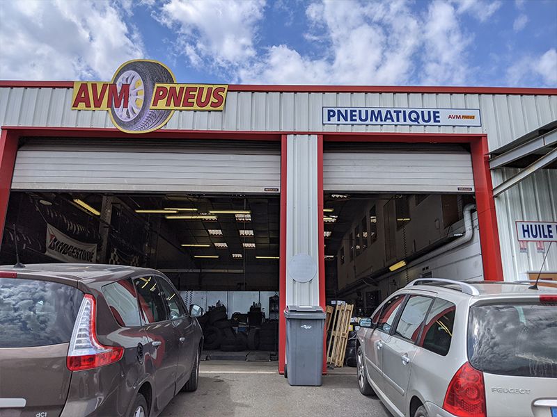 Changement de pneu dans notre garage auto à Rennes